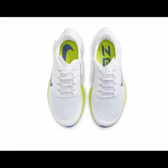 Nike Air Zoom Pegasus 37 Flyease-size 8 (BNIB)